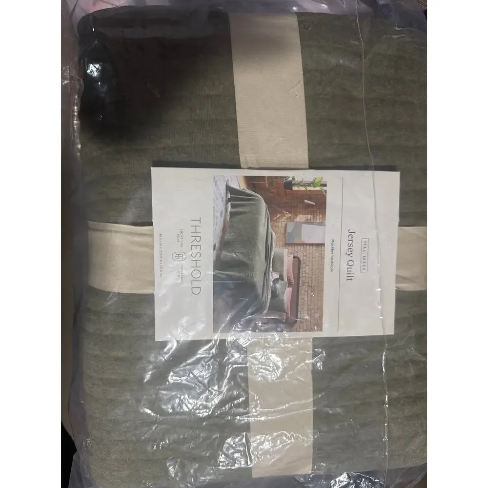 Jersey Quilt - Threshold full/queen, dark olive quilt NEW